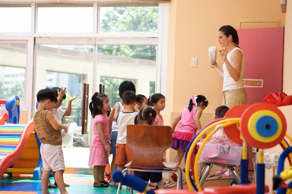 (幼兒教師論文)范文:淺談AR技術(shù)在幼兒教育中的應(yīng)用 (幼兒教師論文)范文:淺談AR技術(shù)在幼兒教育中的應(yīng)用