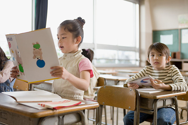 (幼兒園論文)范文:淺談?dòng)變簣@環(huán)境創(chuàng)設(shè)的困惑與建議 (幼兒園論文)范文:淺談?dòng)變簣@環(huán)境創(chuàng)設(shè)的困惑與建議
